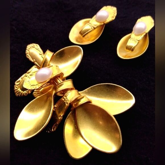 Vintage Gold Tone Spoon Brooch and Earring Set Jewelry Utensils w/ Pearls - Picture 13 of 13